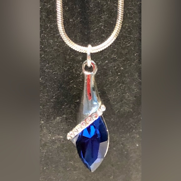 VINTAGE necklace and earring set Silver Blue teardrop crystal Upcycled Elegant - Picture 10 of 14